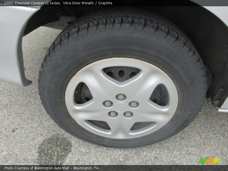 Ultra Silver Metallic / Graphite 2002 Chevrolet Cavalier LS Sedan
