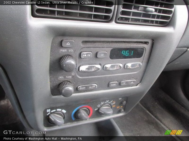 Ultra Silver Metallic / Graphite 2002 Chevrolet Cavalier LS Sedan