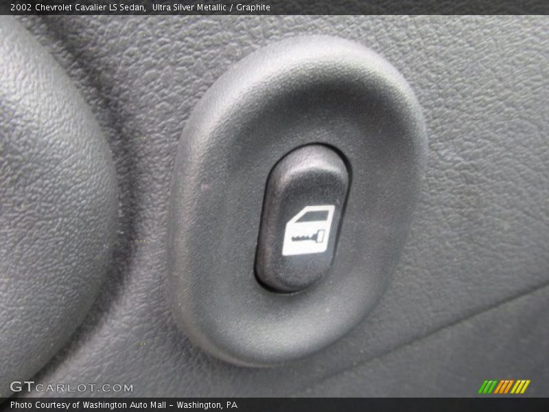 Ultra Silver Metallic / Graphite 2002 Chevrolet Cavalier LS Sedan