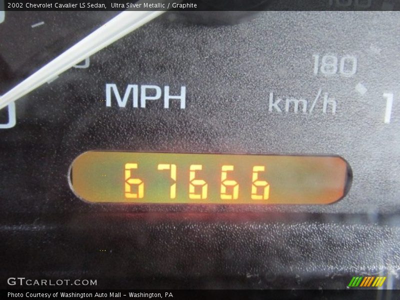 Ultra Silver Metallic / Graphite 2002 Chevrolet Cavalier LS Sedan