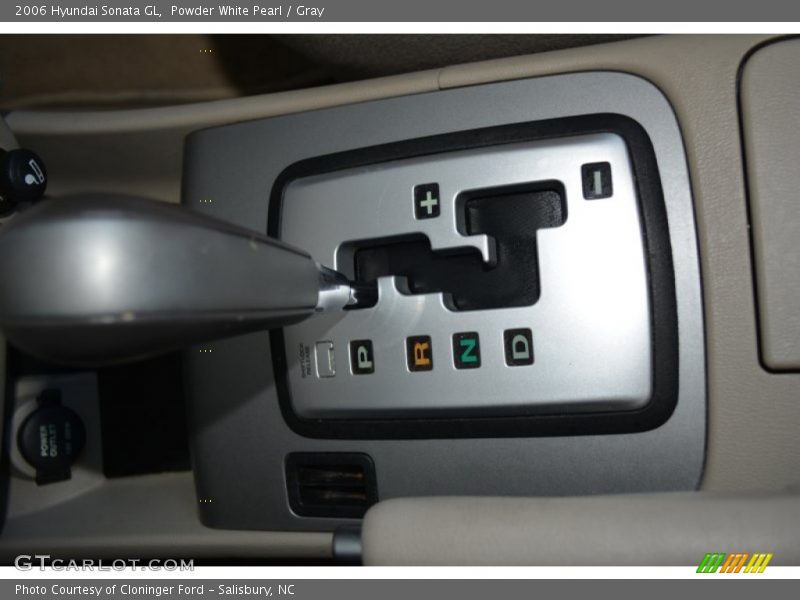 Powder White Pearl / Gray 2006 Hyundai Sonata GL