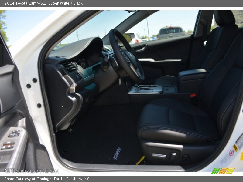 Super White / Black 2014 Toyota Camry SE