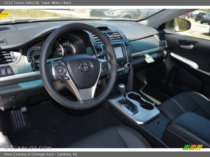 Super White / Black 2014 Toyota Camry SE