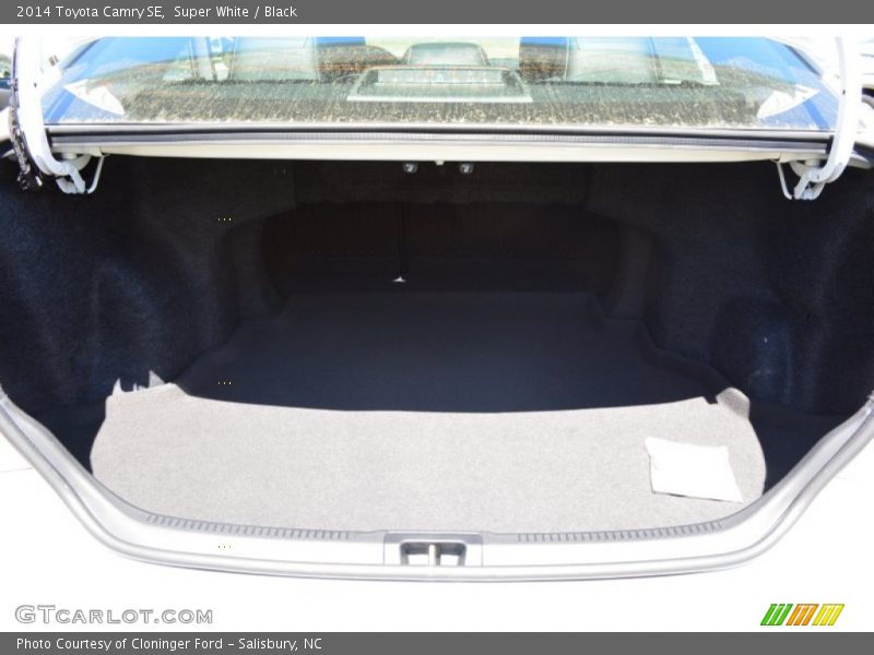 Super White / Black 2014 Toyota Camry SE