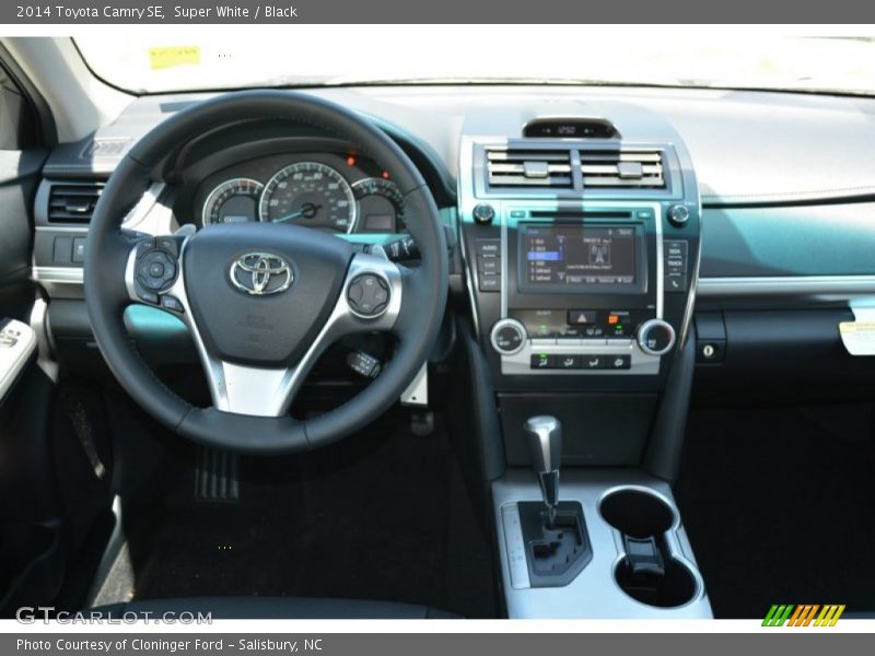 Super White / Black 2014 Toyota Camry SE