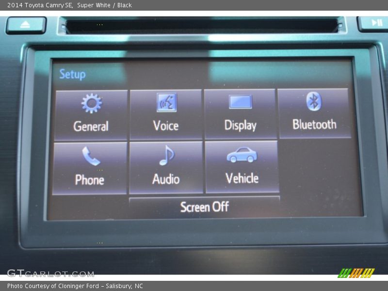 Super White / Black 2014 Toyota Camry SE