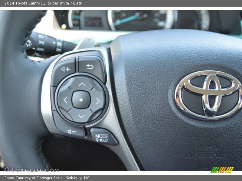 Super White / Black 2014 Toyota Camry SE