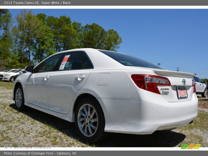 Super White / Black 2014 Toyota Camry SE