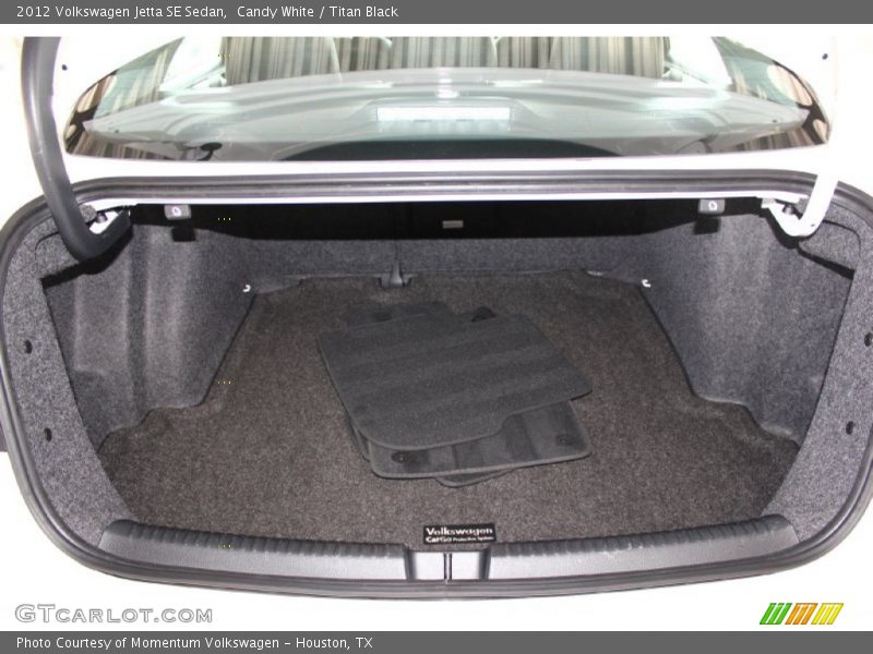 Candy White / Titan Black 2012 Volkswagen Jetta SE Sedan