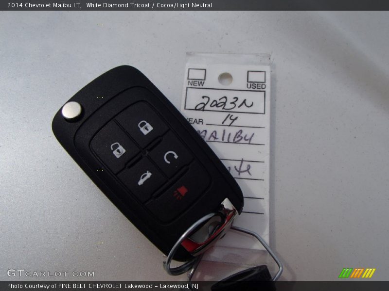 White Diamond Tricoat / Cocoa/Light Neutral 2014 Chevrolet Malibu LT