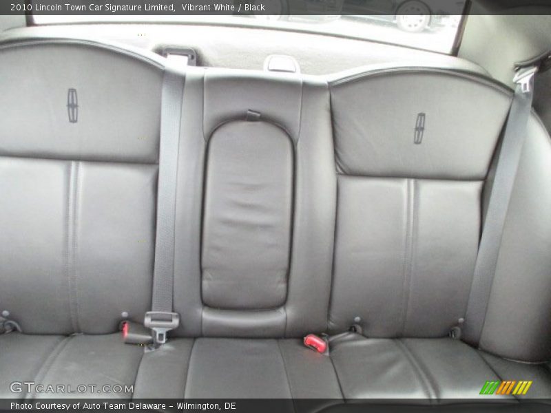 Vibrant White / Black 2010 Lincoln Town Car Signature Limited