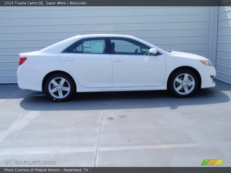 Super White / Black/Ash 2014 Toyota Camry SE