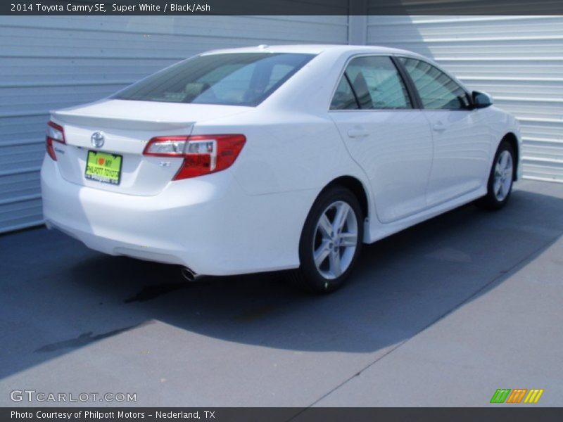 Super White / Black/Ash 2014 Toyota Camry SE