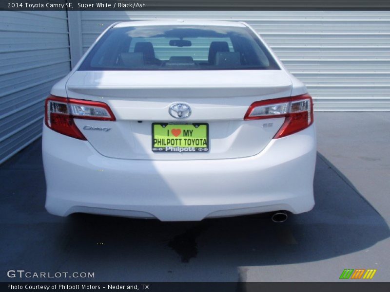Super White / Black/Ash 2014 Toyota Camry SE