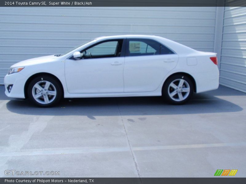 Super White / Black/Ash 2014 Toyota Camry SE