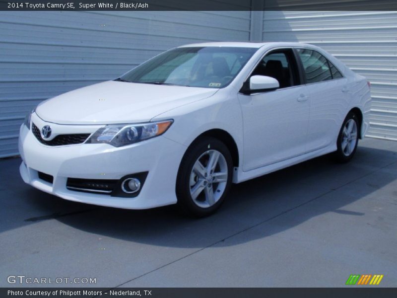 Super White / Black/Ash 2014 Toyota Camry SE