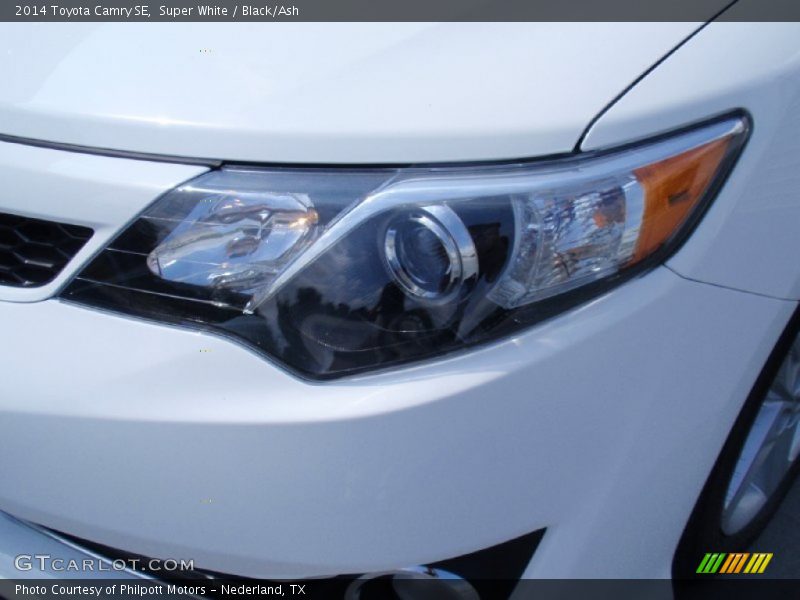 Super White / Black/Ash 2014 Toyota Camry SE