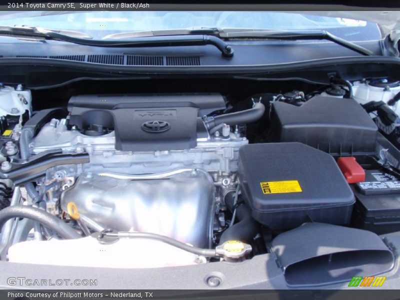 Super White / Black/Ash 2014 Toyota Camry SE