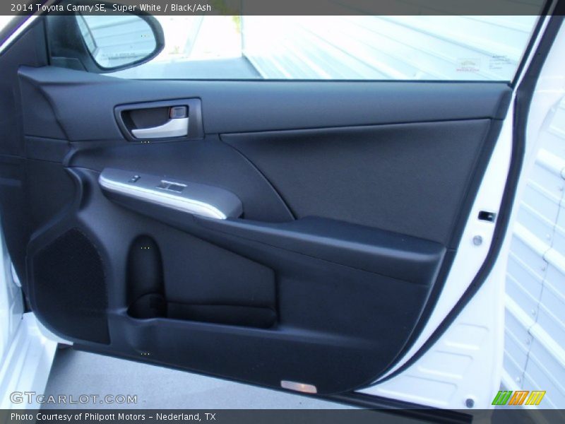 Super White / Black/Ash 2014 Toyota Camry SE