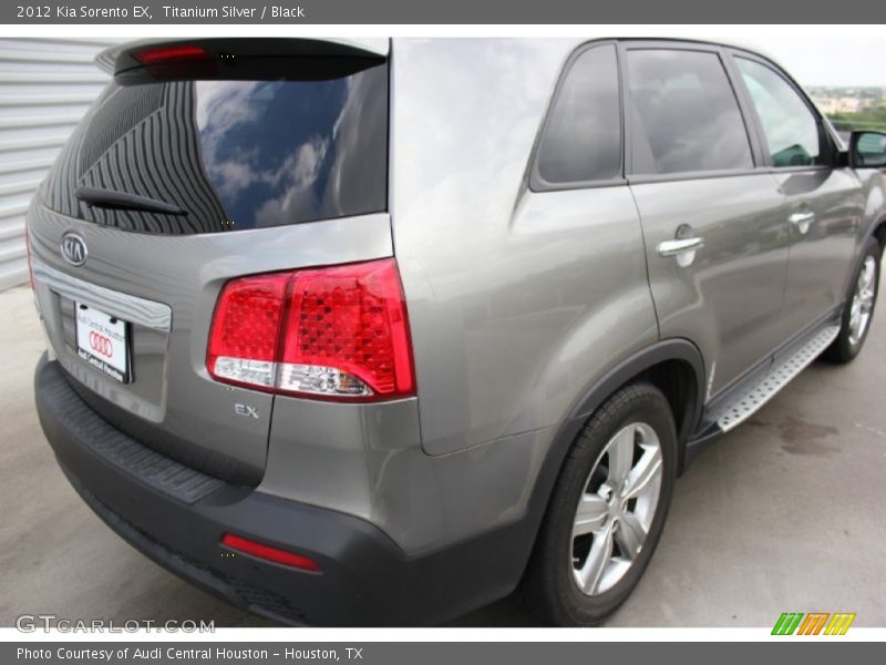 Titanium Silver / Black 2012 Kia Sorento EX