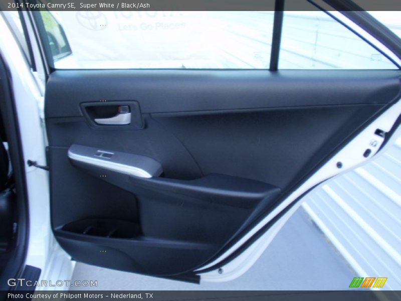 Super White / Black/Ash 2014 Toyota Camry SE