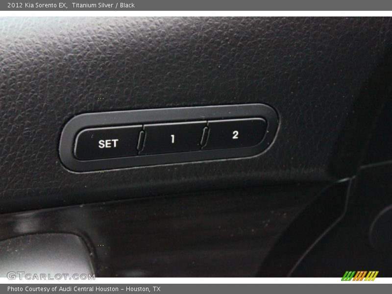 Titanium Silver / Black 2012 Kia Sorento EX