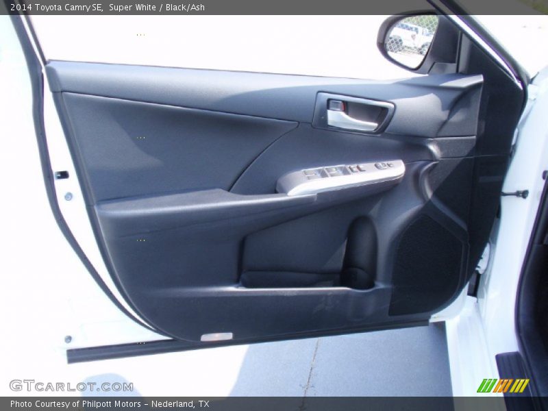 Super White / Black/Ash 2014 Toyota Camry SE