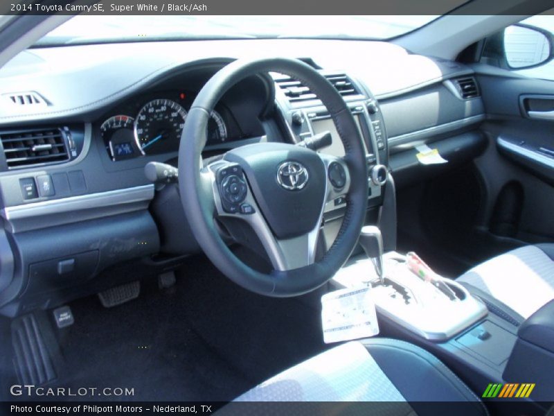 Super White / Black/Ash 2014 Toyota Camry SE