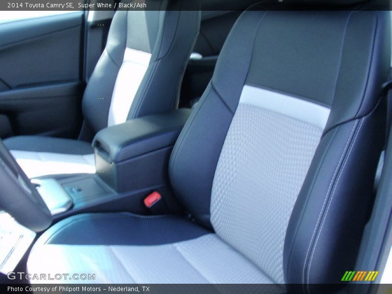Super White / Black/Ash 2014 Toyota Camry SE