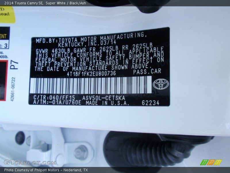 Super White / Black/Ash 2014 Toyota Camry SE
