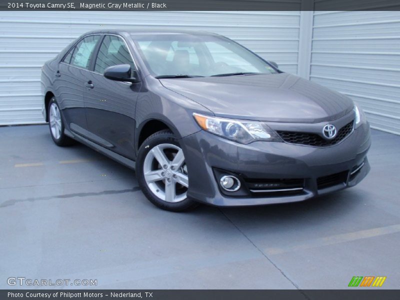 Magnetic Gray Metallic / Black 2014 Toyota Camry SE