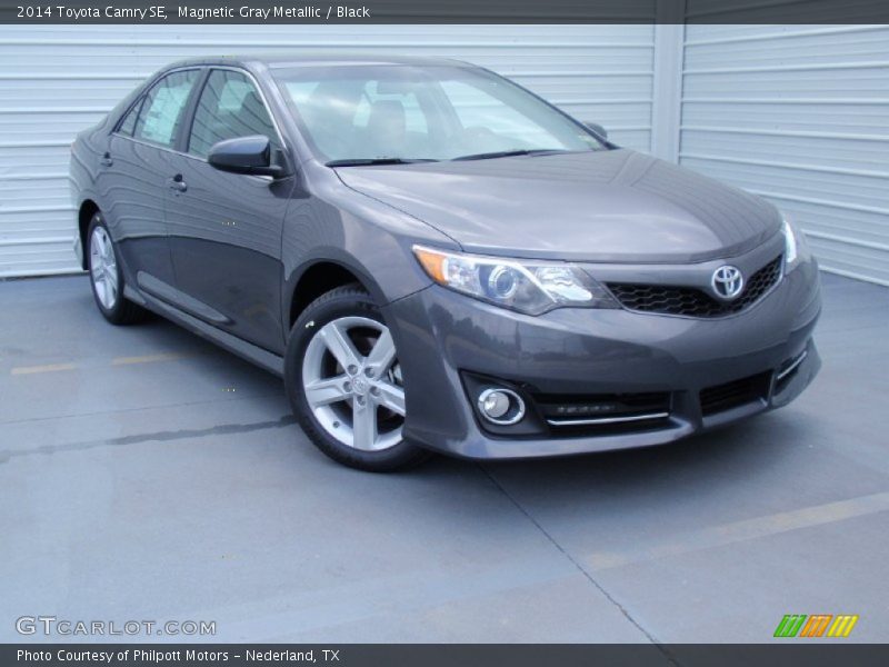 Magnetic Gray Metallic / Black 2014 Toyota Camry SE