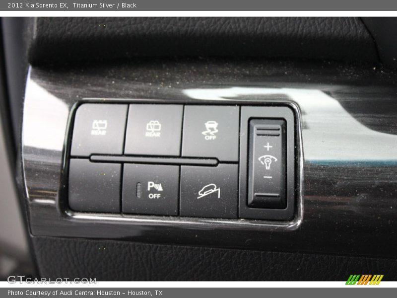 Titanium Silver / Black 2012 Kia Sorento EX