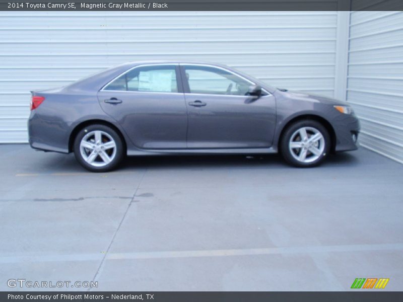 Magnetic Gray Metallic / Black 2014 Toyota Camry SE
