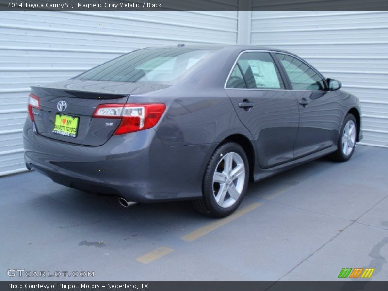 Magnetic Gray Metallic / Black 2014 Toyota Camry SE