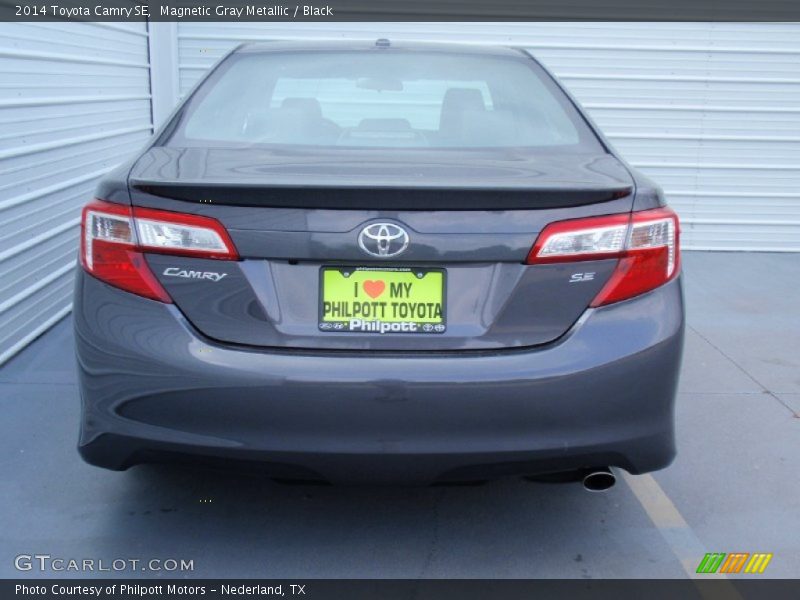 Magnetic Gray Metallic / Black 2014 Toyota Camry SE