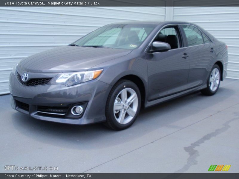 Magnetic Gray Metallic / Black 2014 Toyota Camry SE