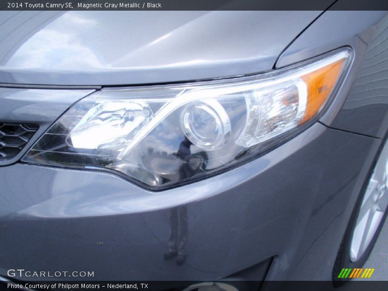 Magnetic Gray Metallic / Black 2014 Toyota Camry SE