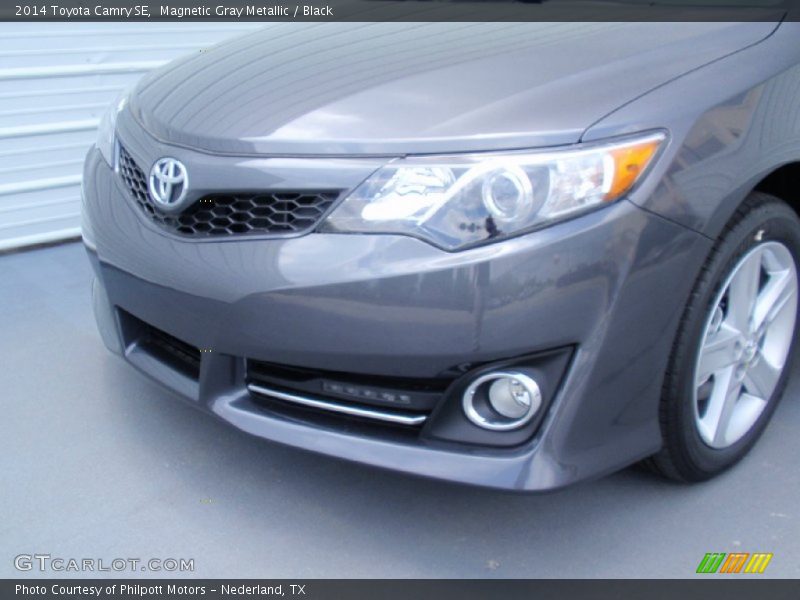 Magnetic Gray Metallic / Black 2014 Toyota Camry SE