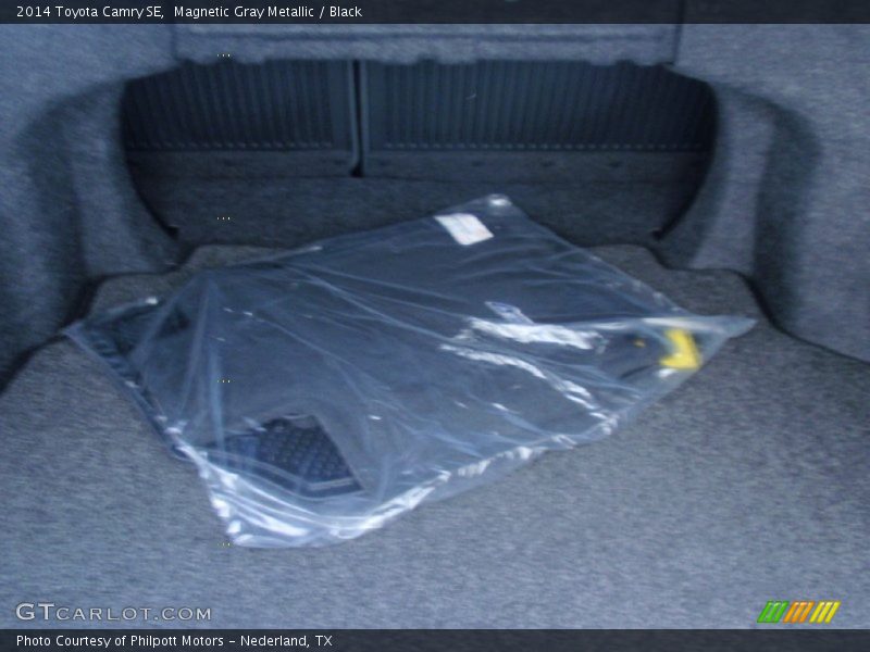 Magnetic Gray Metallic / Black 2014 Toyota Camry SE