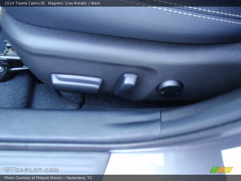 Magnetic Gray Metallic / Black 2014 Toyota Camry SE
