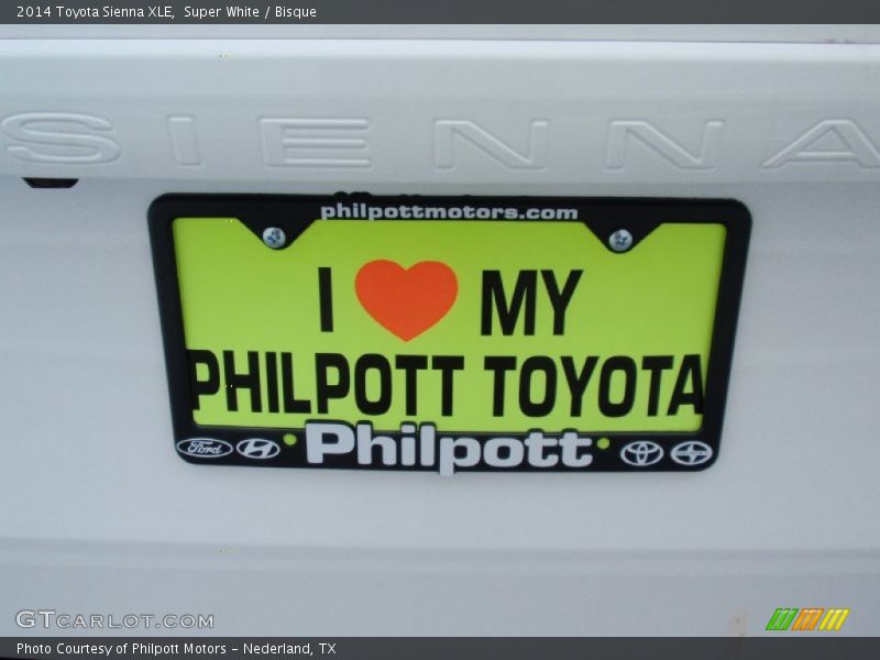 Super White / Bisque 2014 Toyota Sienna XLE