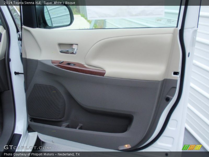 Super White / Bisque 2014 Toyota Sienna XLE