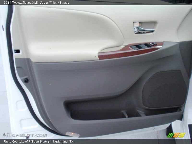 Super White / Bisque 2014 Toyota Sienna XLE