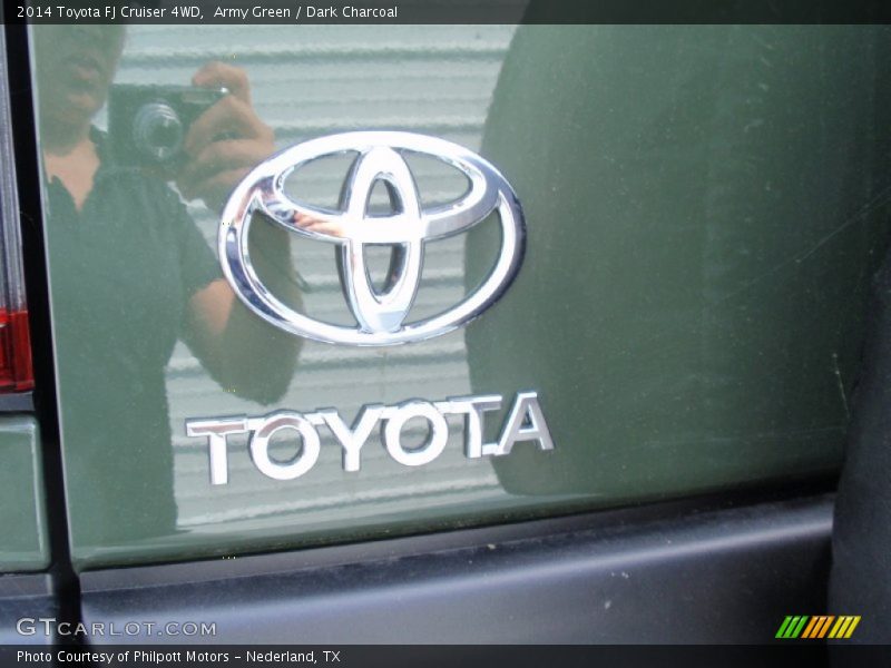 Army Green / Dark Charcoal 2014 Toyota FJ Cruiser 4WD