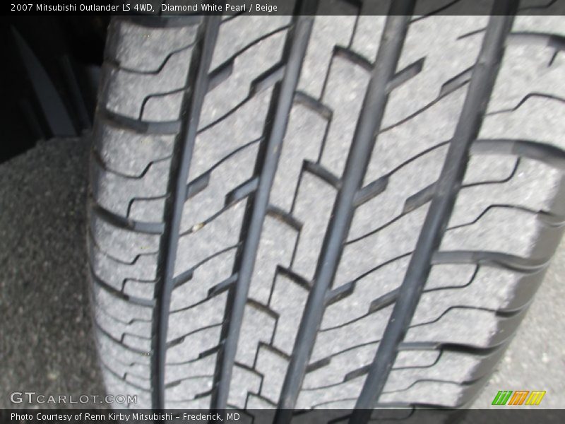 Diamond White Pearl / Beige 2007 Mitsubishi Outlander LS 4WD