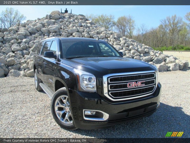 Front 3/4 View of 2015 Yukon XL SLT 4WD