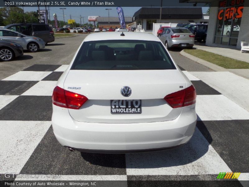 Candy White / Titan Black 2013 Volkswagen Passat 2.5L SE