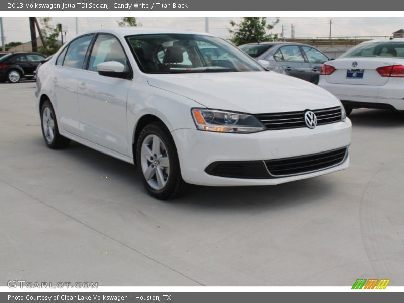 Candy White / Titan Black 2013 Volkswagen Jetta TDI Sedan