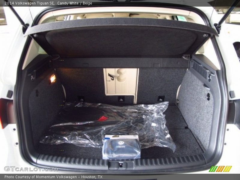 Candy White / Beige 2014 Volkswagen Tiguan SE
